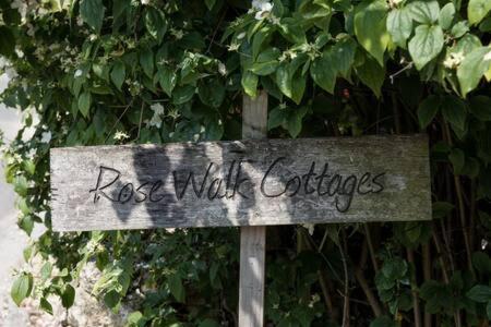 Two Rose Walk Cottage Cotswolds Moreton-in-Marsh Buitenkant foto